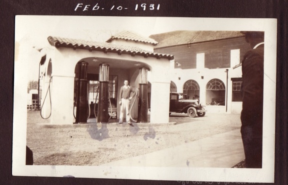 gas station1931